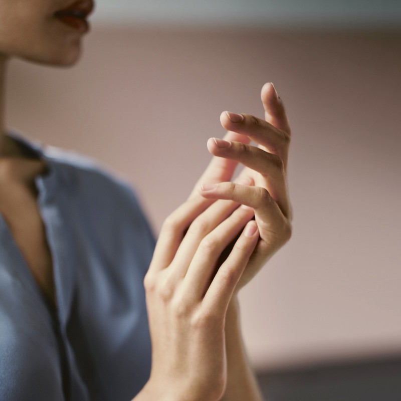 Kem dưỡng da rất cần thiết để bảo vệ sự tươi trẻ cho đôi bàn tay.
