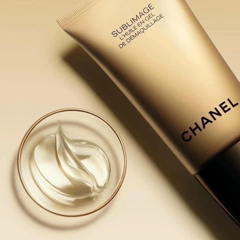 Chanel Sublimage L'huile-En-Gel De Démaquillage làm sạch lớp trang điểm tốt.