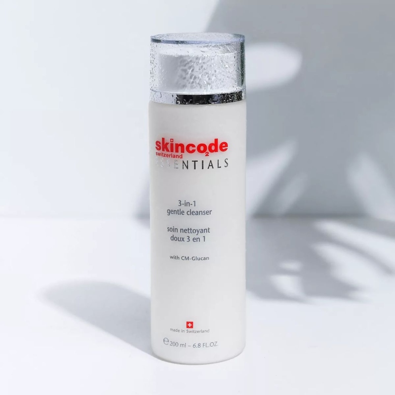 Skincode 3-in-1 Gentle Cleanser của Skincode được chuyên gia đánh giá cao.
