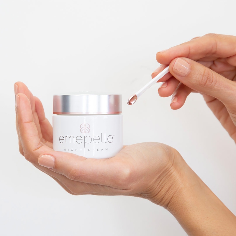 Emepelle Night Cream phục hồi và thúc đẩy tái tạo da nhanh chóng.