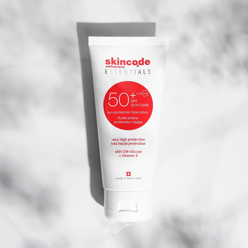 Nhũ tương chống nắng cho da khô, thiếu ẩm Skincode Sun Protection Face Lotion SPF 50