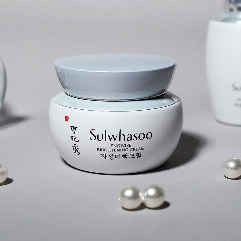 Sulwhasoo Snowise Brightening Cream có thành phần quý hiếm bạch sâm.