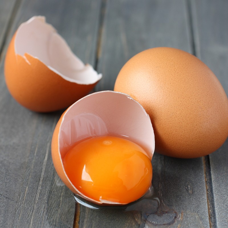 Mặt nạ trắng da từ trứng gà nguyên chất đơn giản, hiệu quả cao.