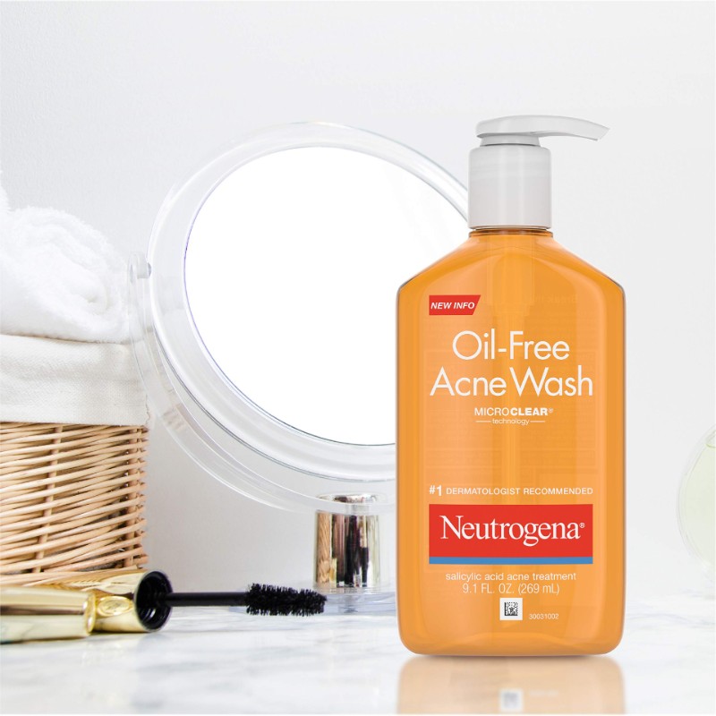 Neutrogena Oil-Free Acne Wash làm sạch da và cân bằng sản xuất bã nhờn.