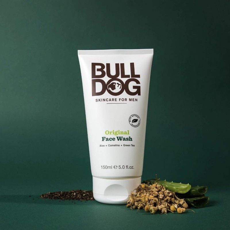 Bulldog Original Face Wash được sản xuất với công thức đặc biệt từ 8 loại thảo dược và tinh dầu thiên nhiên.
