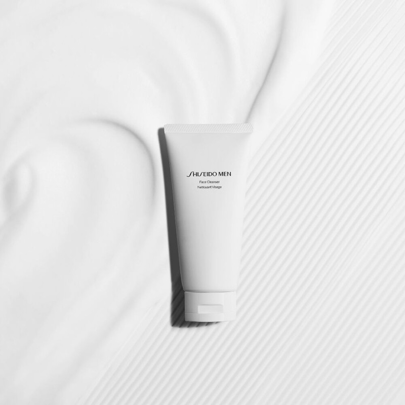 Shiseido Men Face Cleanser điều tiết lượng dầu cho da luôn khô thoáng.