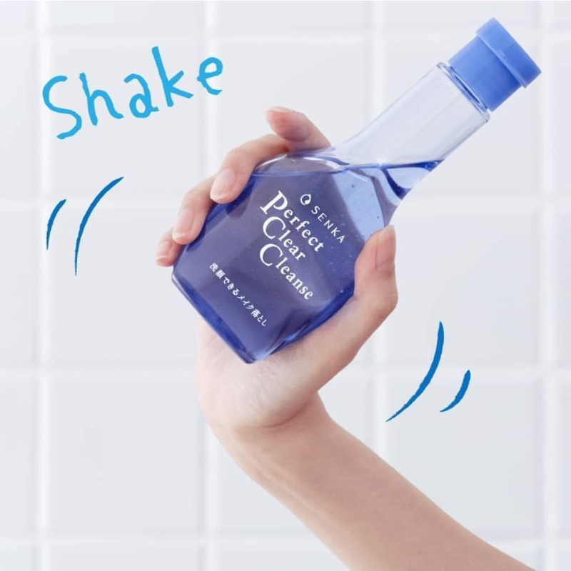 Senka Perfect Clear Cleanser có kết cấu đặc biệt giữa dầu tẩy trang và gel rửa mặt.