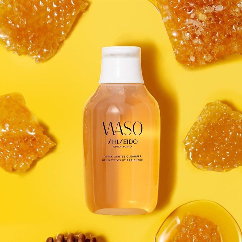 Shiseido Waso Quick Gentle Cleanser chứa mật ong và sữa ong chúa.